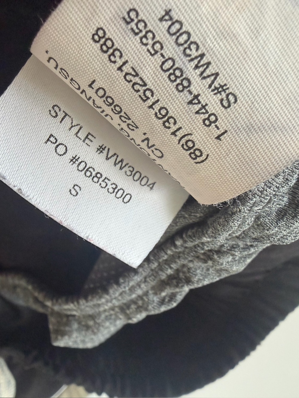 Vuori Women’s Black Performance Athletic Shorts Size Small Zip Pocket - Picture 5 of 6